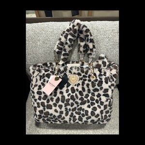 Juicy Couture Leopard Print Furry Tote
NWT JC Snow Leopard print puff heart